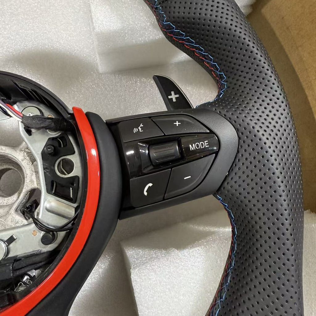 Suitable for BMW 5 Series thongs with semi perforated three color lines, red frame, steering wheel without airbags