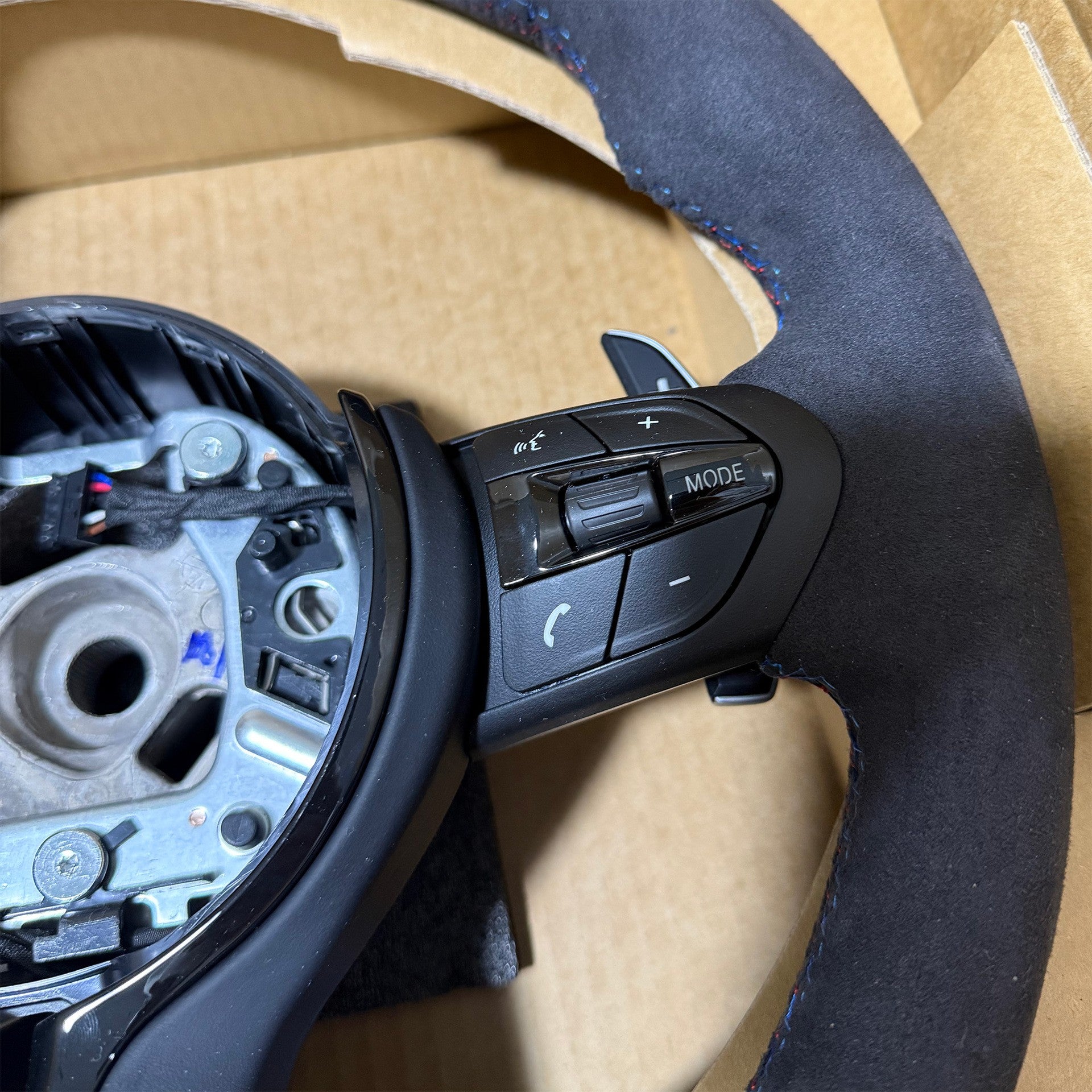 Suitable for BMW thongs with full suede, black genuine leather, return to standard, three color lines, painted black steering wheel