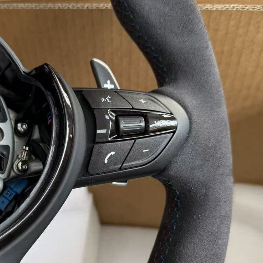 Suitable for BMW 3 Series thongs with semi suede, red and blue lines, baked paint, black belt, three color genuine leather, and a return to normal steering wheel