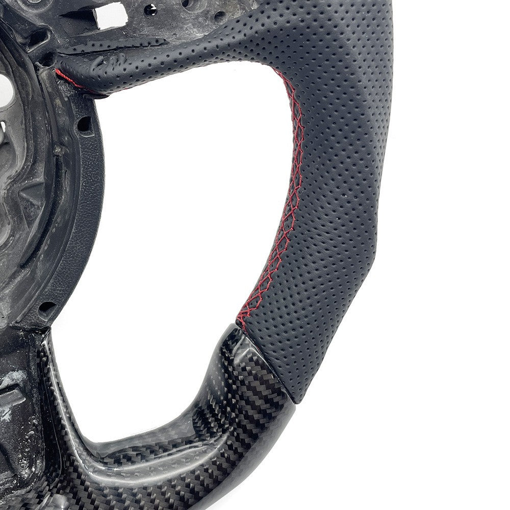 Suitable for Audi A6C7 carbon fiber semi perforated paddle holes, red and yellow dual color return to the correct direction on the bottom of the steering wheel