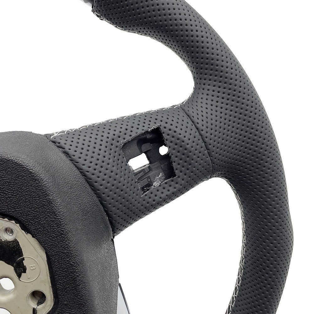 Suitable for Audi Q5 S standard carbon fiber semi perforated white line without paddle or button steering wheel bottom