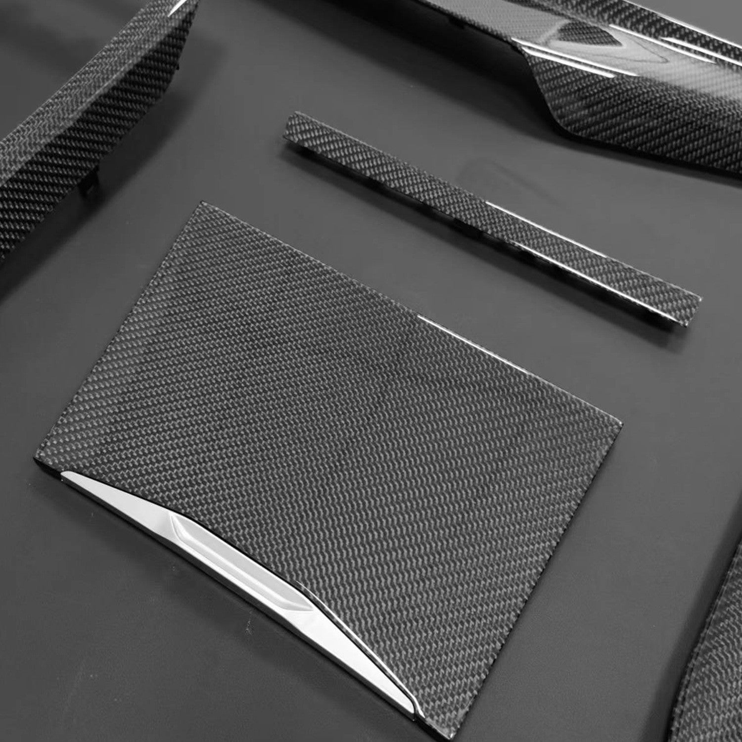 Suitable for BMW 25 Series 3 Series 4 Series M3M4 carbon fiber 6-piece glossy carbon fiber central control genuine carbon fiber decorative panel