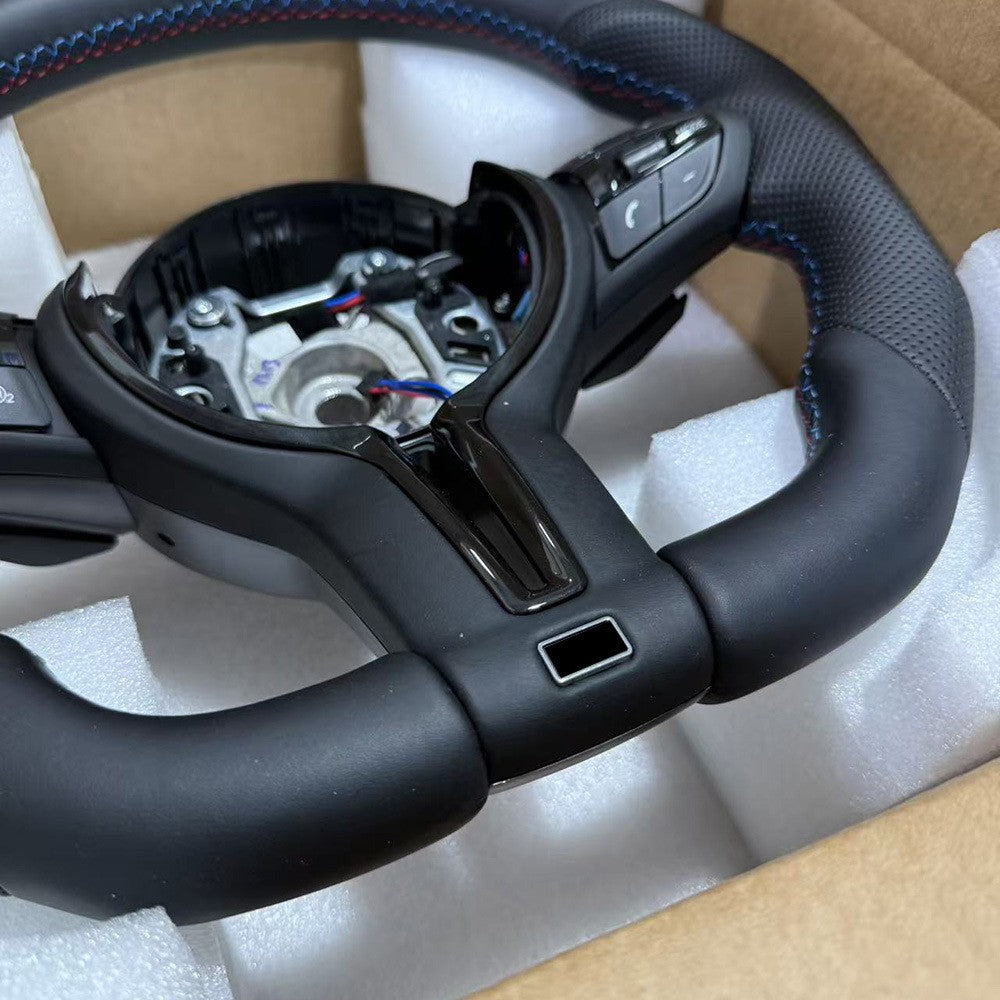 Suitable for BMW 3 Series thongs with semi perforated three color lines, painted black steering wheel without airbags