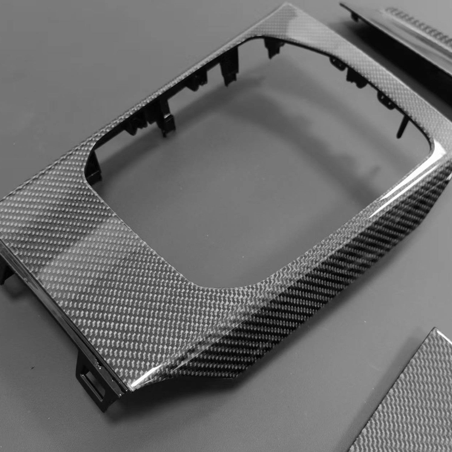 Suitable for BMW 25 Series 3 Series 4 Series M3M4 carbon fiber 6-piece glossy carbon fiber central control genuine carbon fiber decorative panel