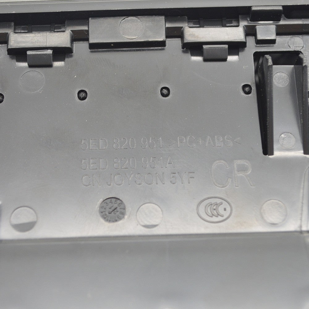 Suitable for MQB Skoda Octavia air outlet 5ED820951A single button dual flash button front central air outlet assembly