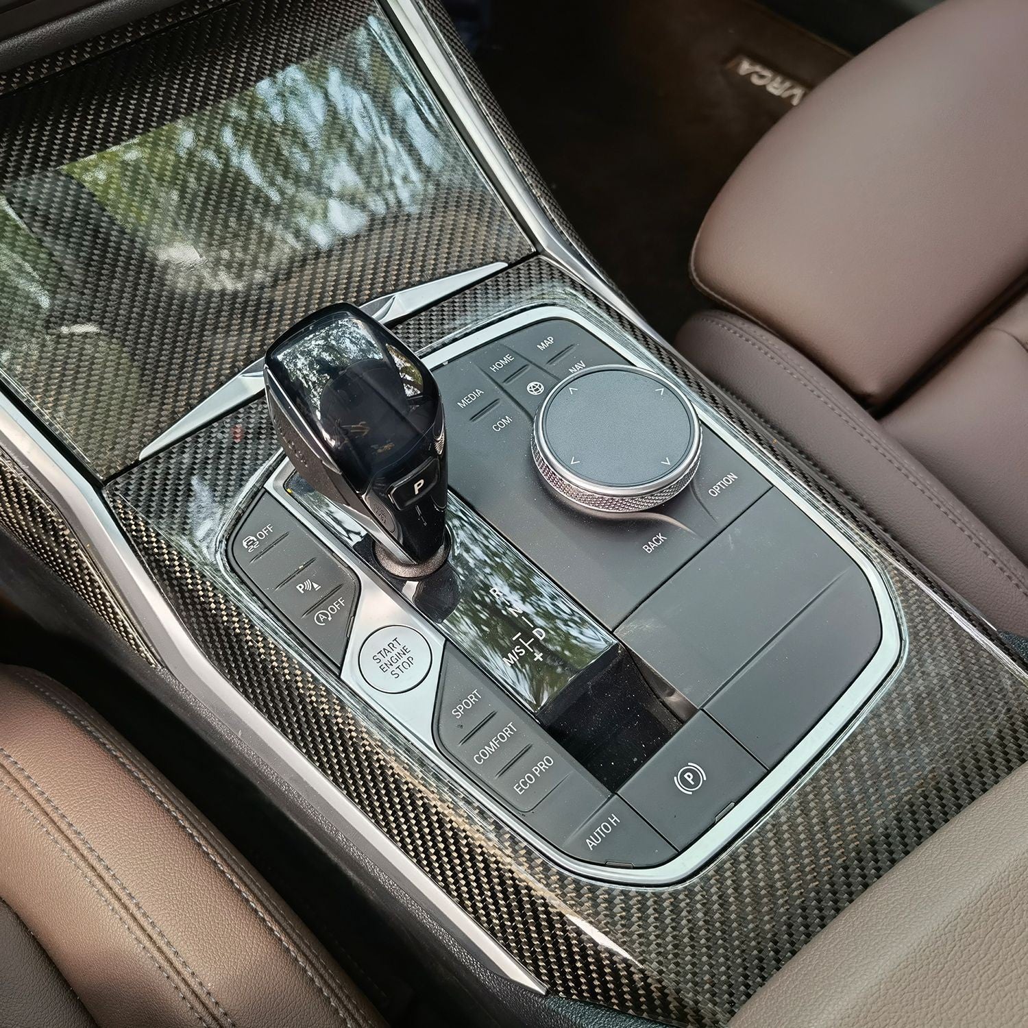 Suitable for BMW 23 Series 3 Series 4 Series M3M4 I3 carbon fiber center console trim panel, gear lever, bright carbon fiber trim strip